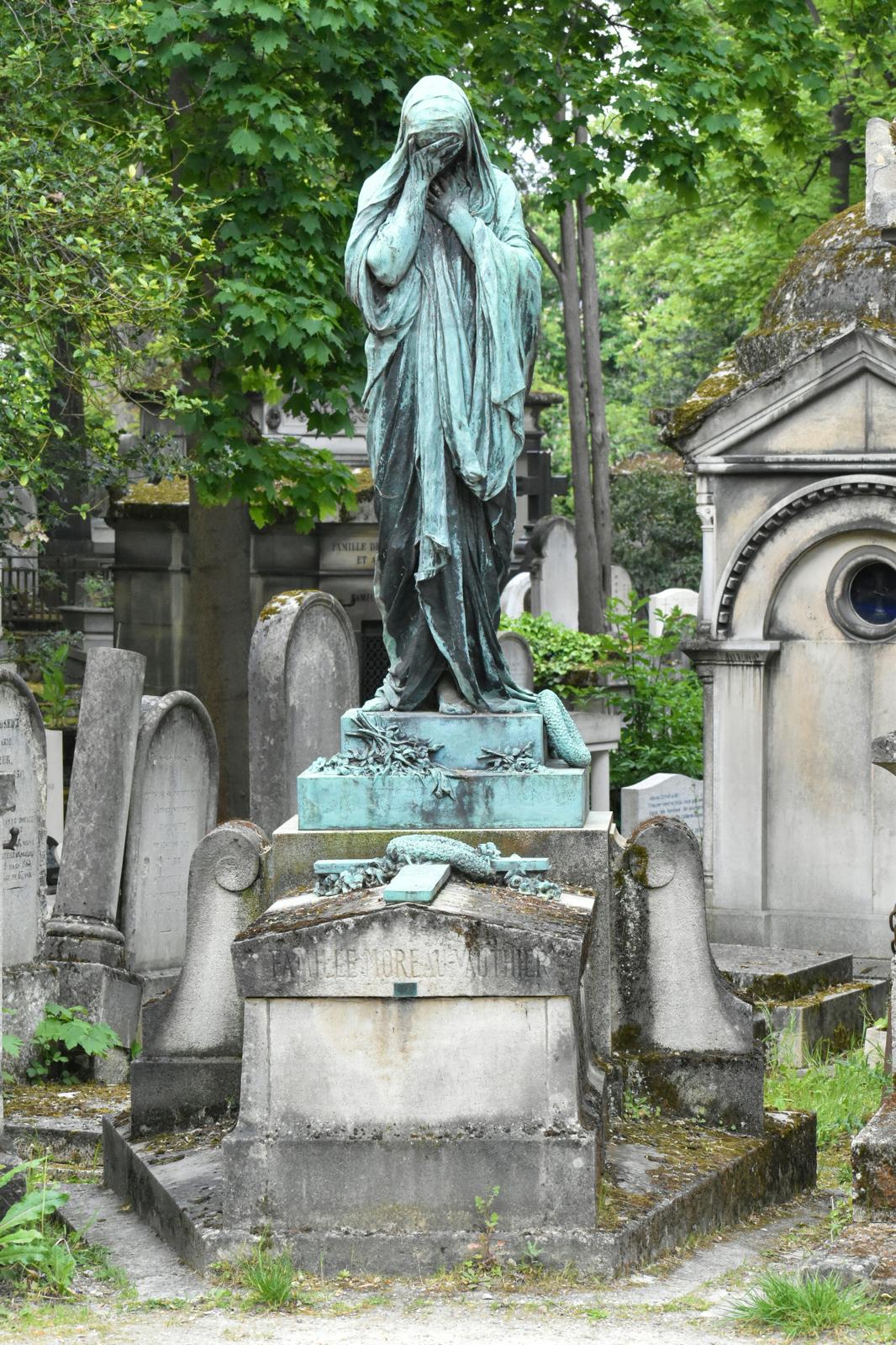 PERE LACHAISE WALKING TOUR : HISTORY, ICONS & WINE APERO