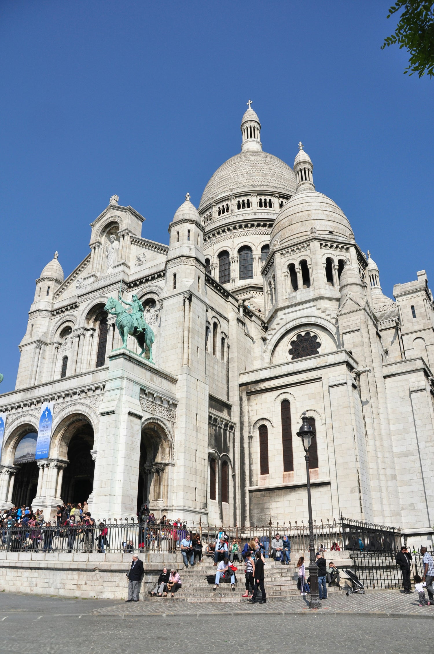 MONTMARTRE WALKING TOUR WITH WINE, CHEESE AND CHARCUTERIE TASTING